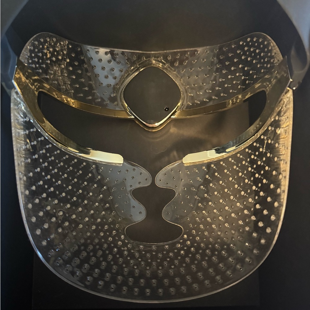 FOREO FAQ 2 Anti- Aging, Smart Silicone LED Face Mask - Picture 4 of 6